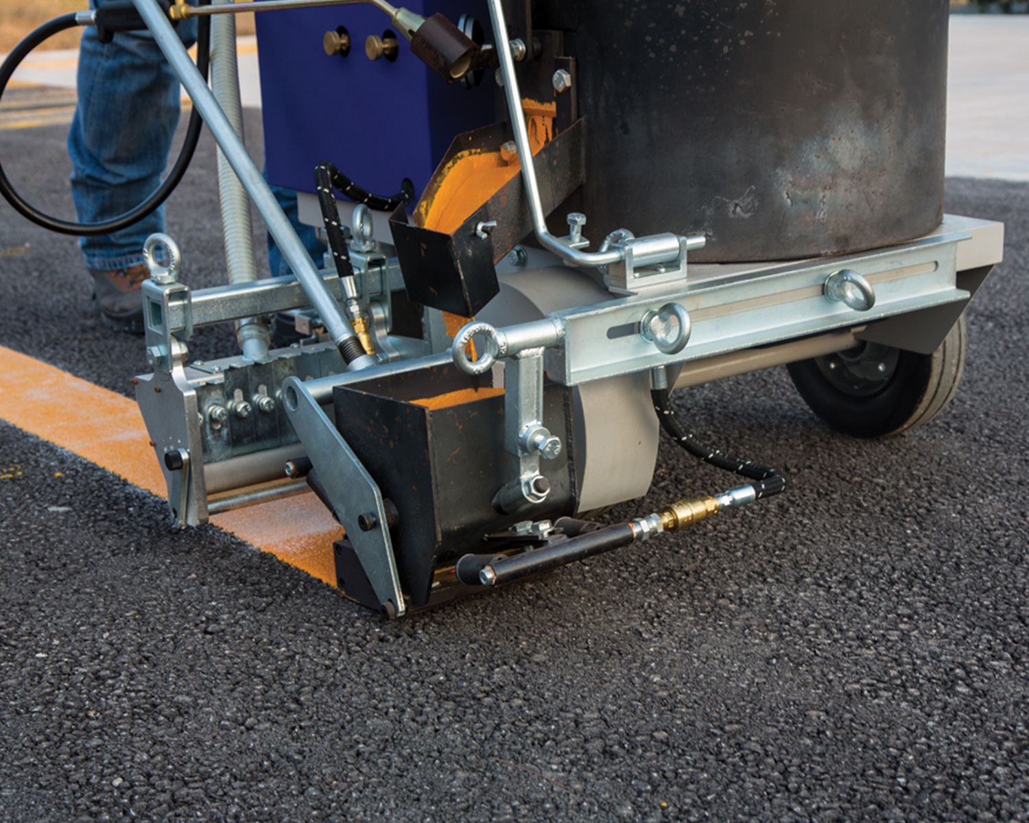 Road marking machine dealers in Gurgaon